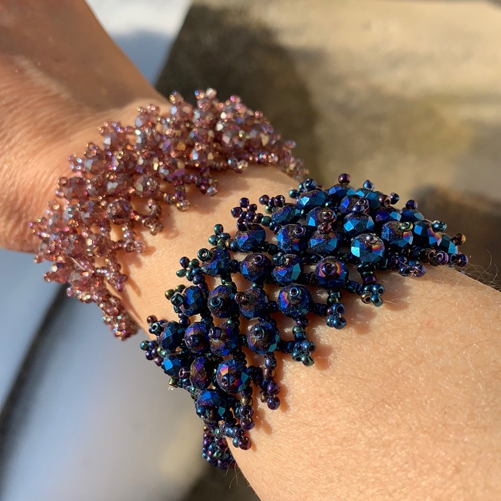🌷3 for $25🌷Unbranded, Pair of Pink & Navy Blue Seed & Facetted Bead Bracelets